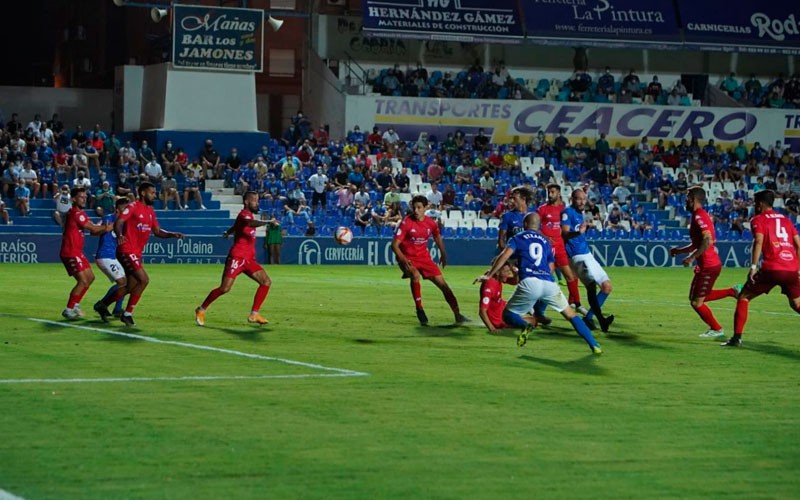 Primer punto de la temporada para el Linares tras empatar ante el Alcoyano