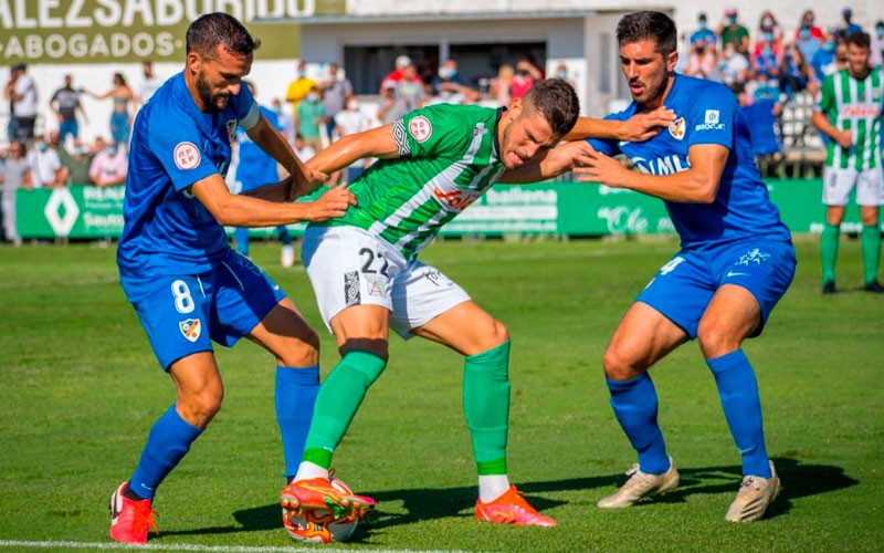 Primera victoria del Linares Deportivo tras imponerse al Sanluqueño