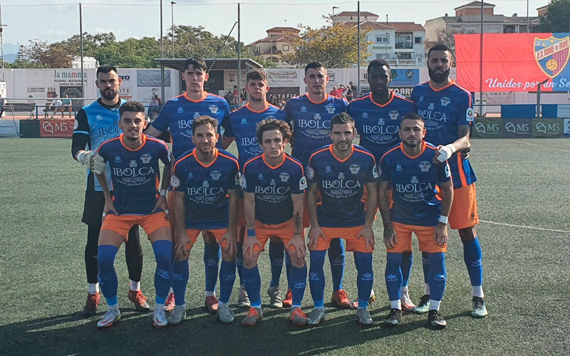 El Porcuna rescata un empate en los minutos finales frente al Torre del Mar