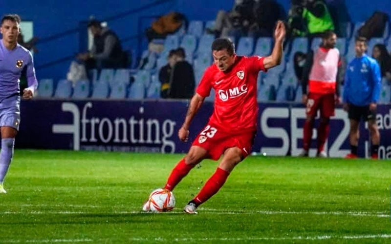 Un gol en propia puerta condena al Linares Deportivo a una nueva derrota