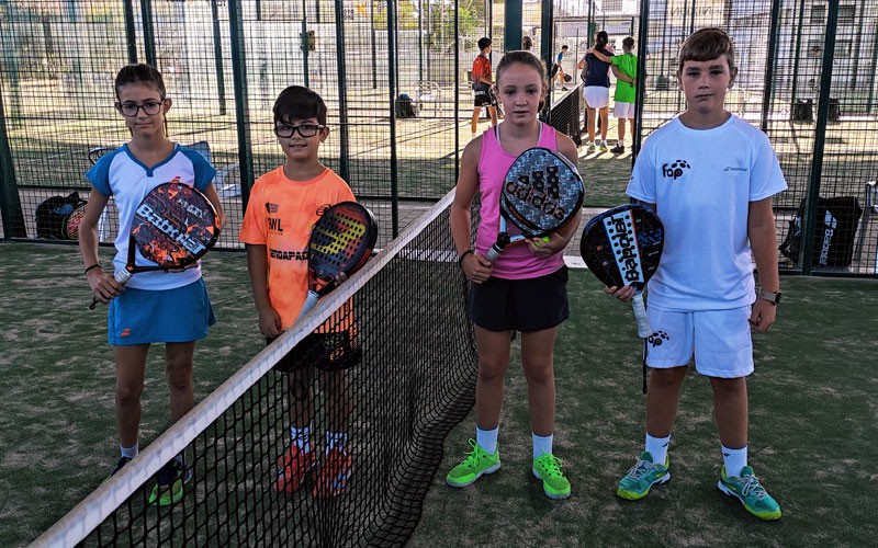 Hugo Rodríguez, campeón de Andalucía de pádel mixto benjamín