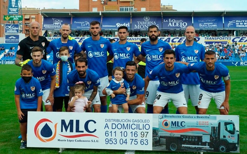 El Algeciras aprovecha la fragilidad defensiva del Linares Deportivo