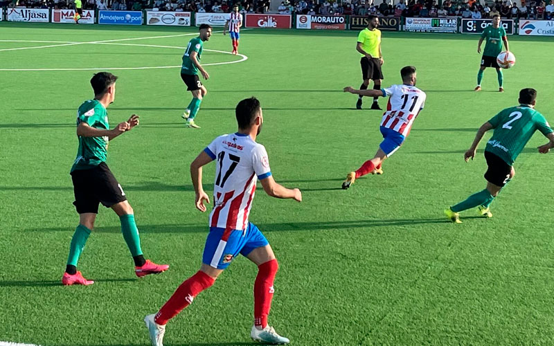 Mario Martos lidera el ajustado triunfo del Torredonjimeno ante el Huétor Vega