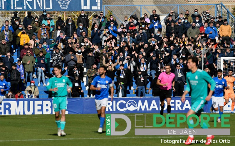 La afición en Linarejos (Linares Deportivo – Real Madrid Castilla)