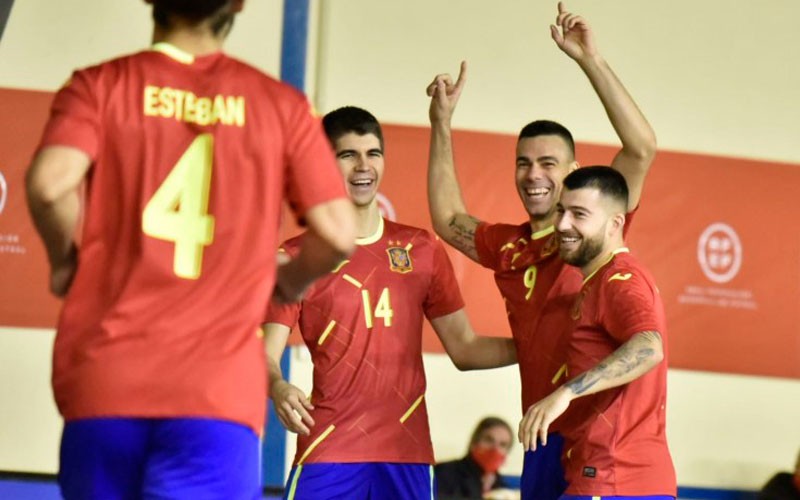 Antonio Pérez completa su primera convocatoria con la selección española