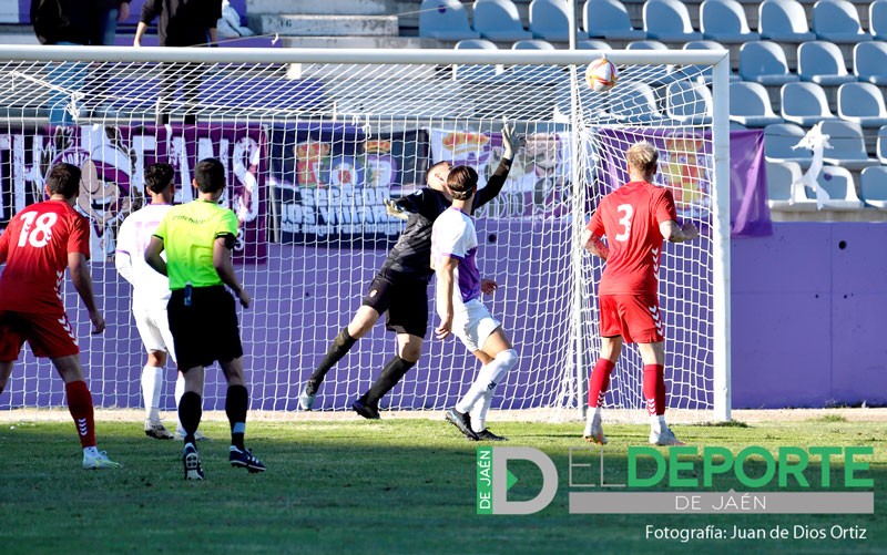 Al Real Jaén se le escapan dos puntos en el último suspiro