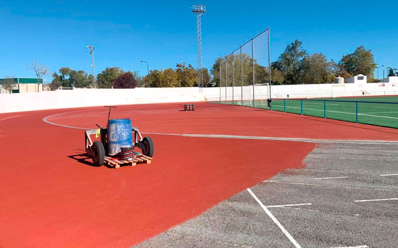 Mejoras en la pista de atletismo del Municipal de Baeza