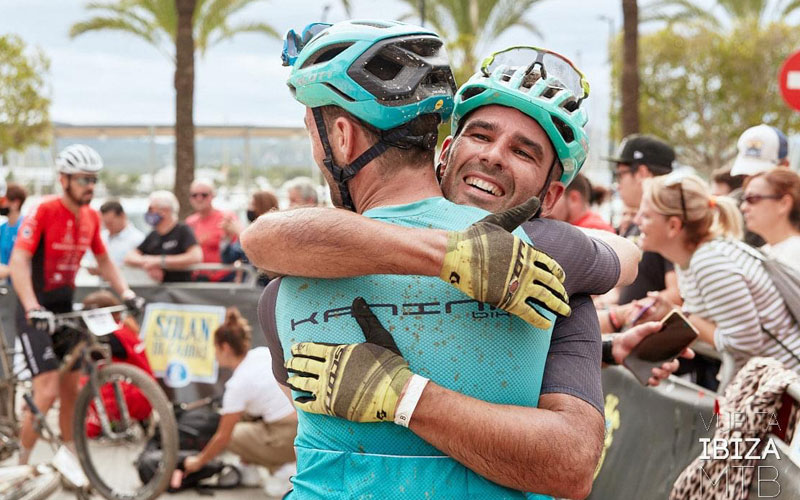 Tomás Muñoz y Alejandro Castrillo, campeones de la Vuelta a Ibiza BTT Master 30