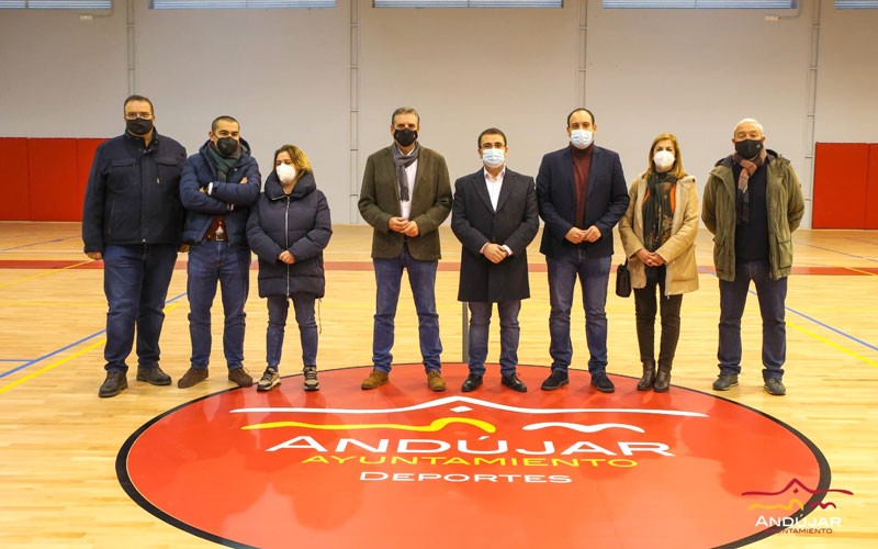 Renovado el pabellón polideportivo de Andújar con la instalación de un nuevo parqué