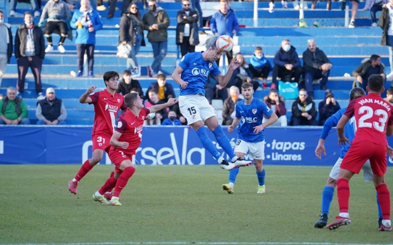 Un gran Linares Deportivo cierra un 2021 histórico goleando al Sevilla Atlético