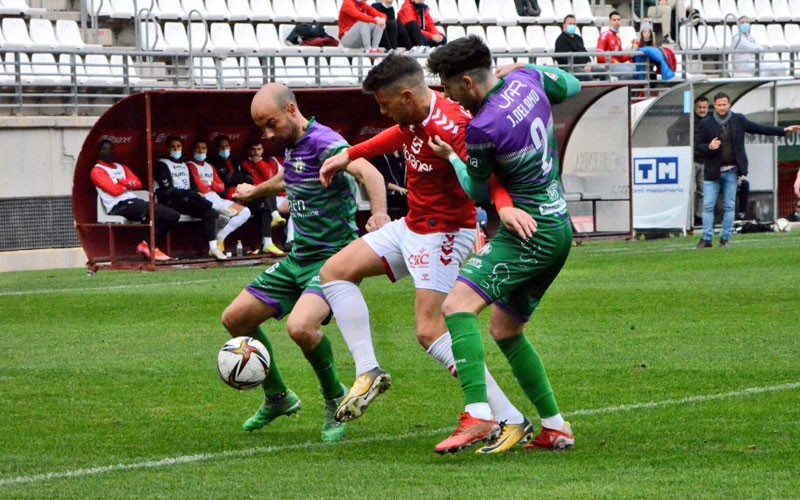 El Mancha Real planta cara al Real Murcia pero cae por la mínima