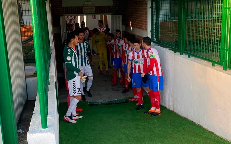 El Torredonjimeno iguala ante el líder y suma su cuarto empate consecutivo