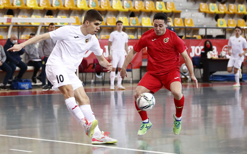 Minutos para Antonio Pérez y César Velasco en el amistoso con la selección española