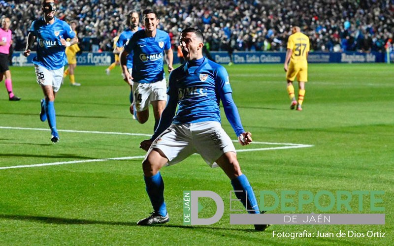 Hugo Díaz seguirá haciendo goles con el Linares Deportivo hasta 2024