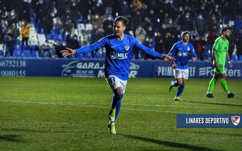 El Linares Deportivo vuelve a ganar y sigue alejándose del descenso