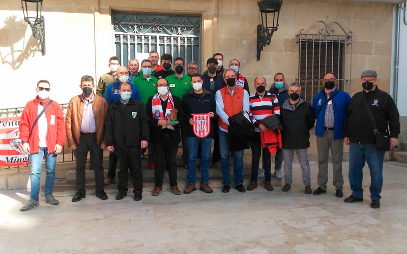 La afición del Athletic Club se concentró en Torreperogil