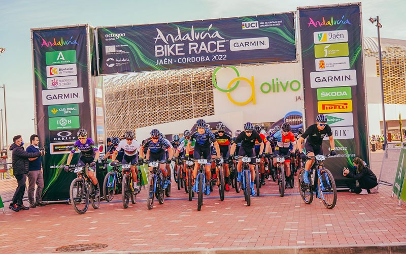 Seewald-Stosek y Lüthi-Wakefield, primeros líderes de la Andalucía Bike Race