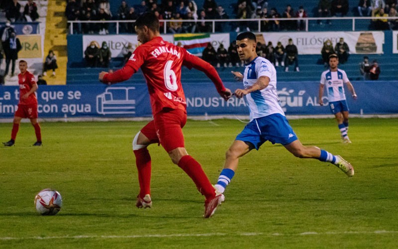 El Linares Deportivo vuelve a sonreír con una merecida victoria ante el Alcoyano