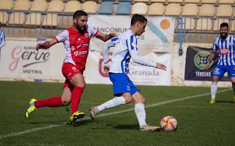 El Torreperogil pierde ante el Motril y cae a puestos de descenso