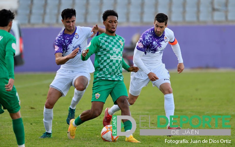 El Real Jaén vuelve a las andadas y cae goleado ante el Almería B