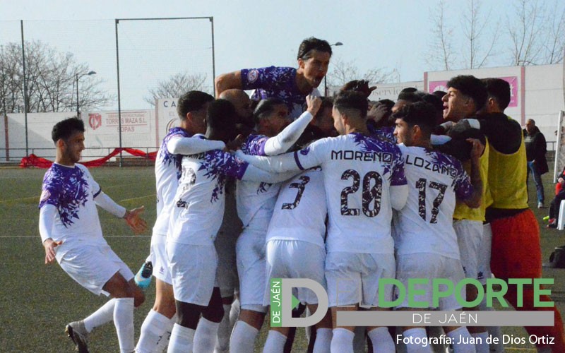 El Real Jaén vence por la mínima en el derbi frente al CD Torreperogil