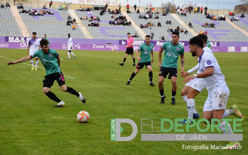 Real Jaén y Torredonjimeno firman un empate que no les sirve de mucho