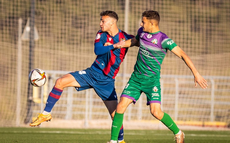 El Mancha Real se mantiene en la zona peligrosa tras empatar ante el Atlético Levante