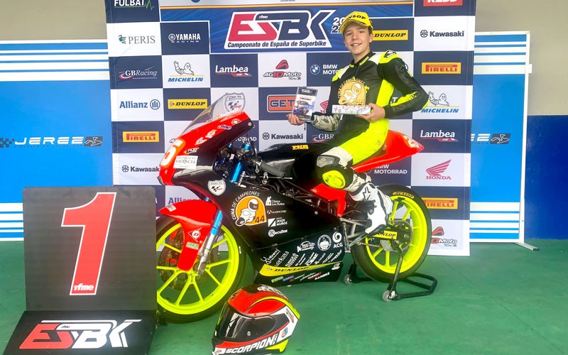 Jesús Torres triunfa en el Nacional de Superbike