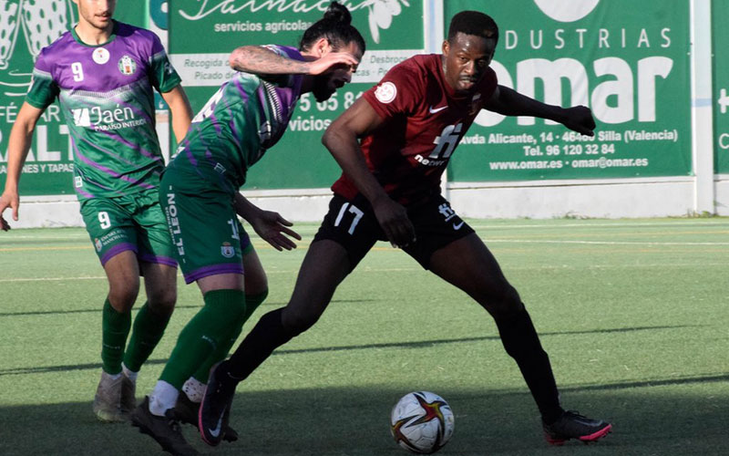 El Mancha Real lo intenta pero se queda sin premio en su duelo ante el Eldense