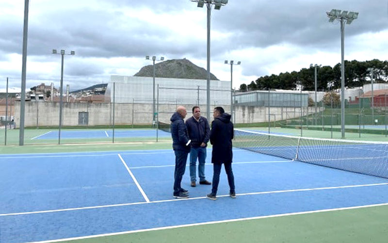 El Ayuntamiento de Martos invierte 45.000 euros en la mejora de las pistas de tenis