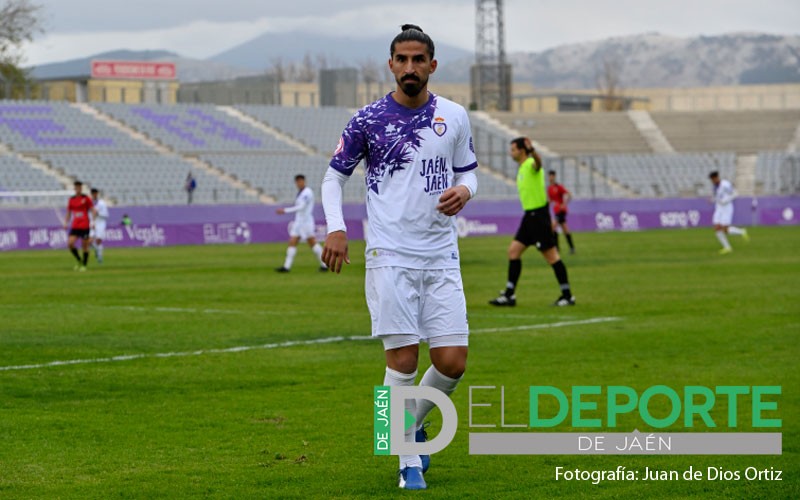 El Real Jaén pierde a Víctor Armero por una fractura en una vértebra lumbar