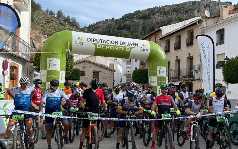 Isabel Peña y Raimundo Férez vencen en la Zumeta Bike Race