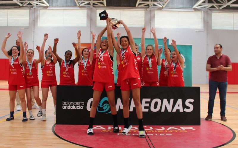 Las chicas del CB Andújar se llevan el título de campeonas en categoría infantil