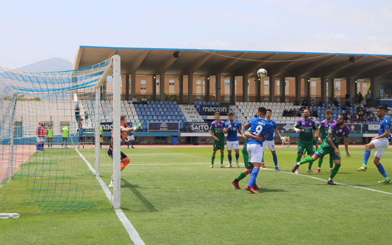 El Atlético Mancha Real hace los deberes en Melilla y certifica su permanencia