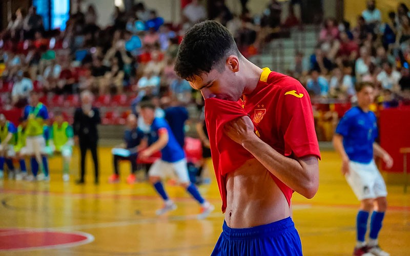 Pablo Ordóñez anota un gol en el triunfo de España sub-19 ante Italia