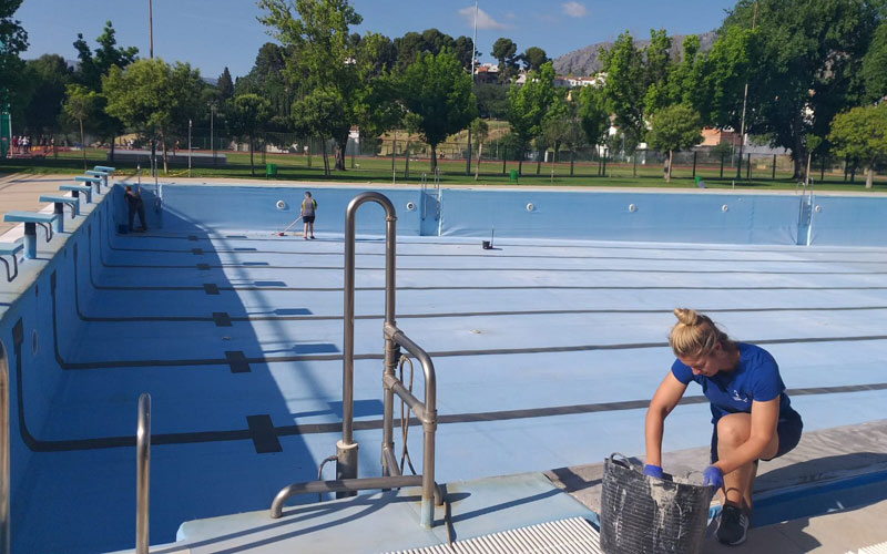 Los clubes de natación de Jaén podrán entrenar en la piscina de verano de La Salobreja