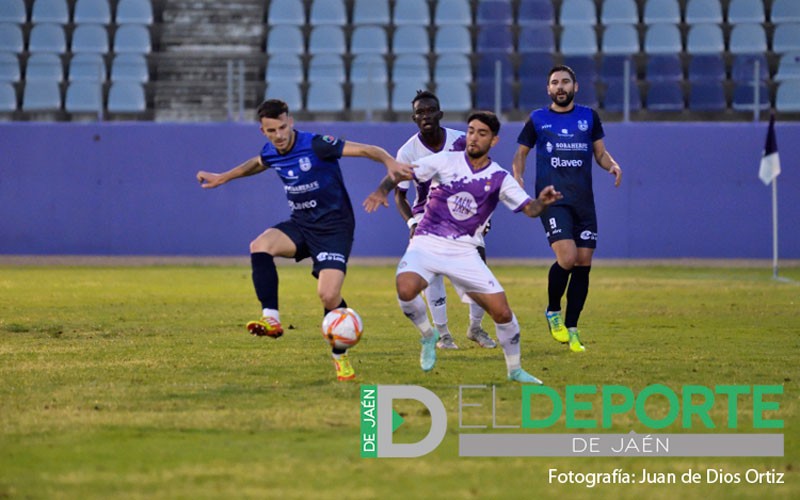 Sergio Muñoz amplía su vinculación con el CD Torreperogil