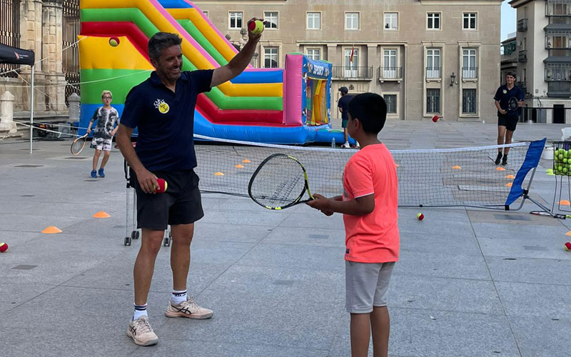 Senderismo y tenis completaron la agenda deportiva de las Fiestas de la Capilla