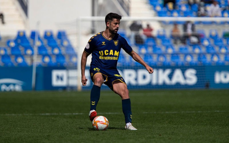 José Antonio Caro, defensa de garantías para la zaga del Linares Deportivo