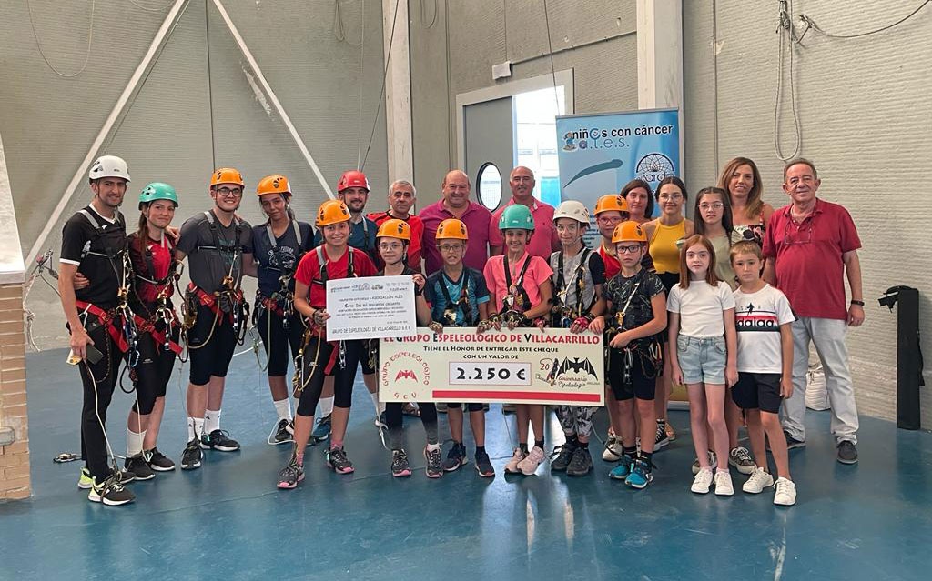 Gran gesto solidario del Grupo de Espeleología de Villacarrillo con Ales Jaén