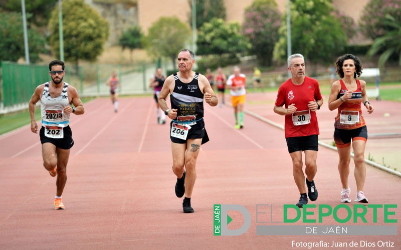 Un centenar de corredores se dieron cita en el IV Maratón en Pista ‘Ciudad de Jaén’