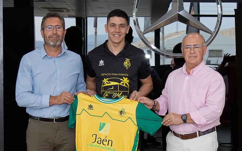 Menzeguez: «La decisión fue fácil, Jaén siempre aspira a grandes cosas»