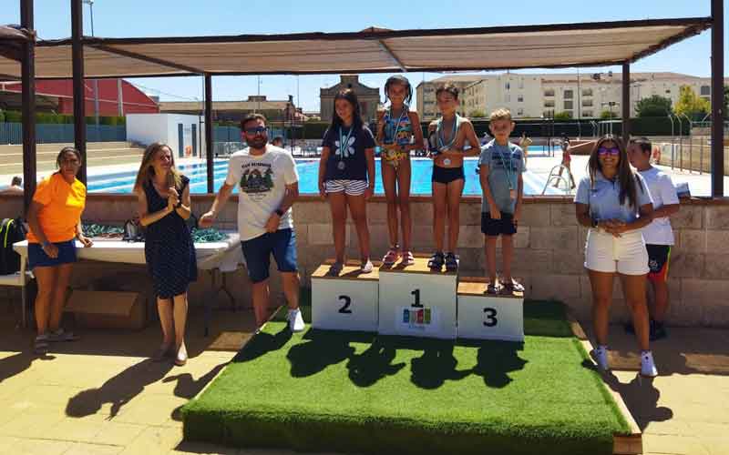 Éxito de participación en el I Campeonato de Natación Mixto de Úbeda