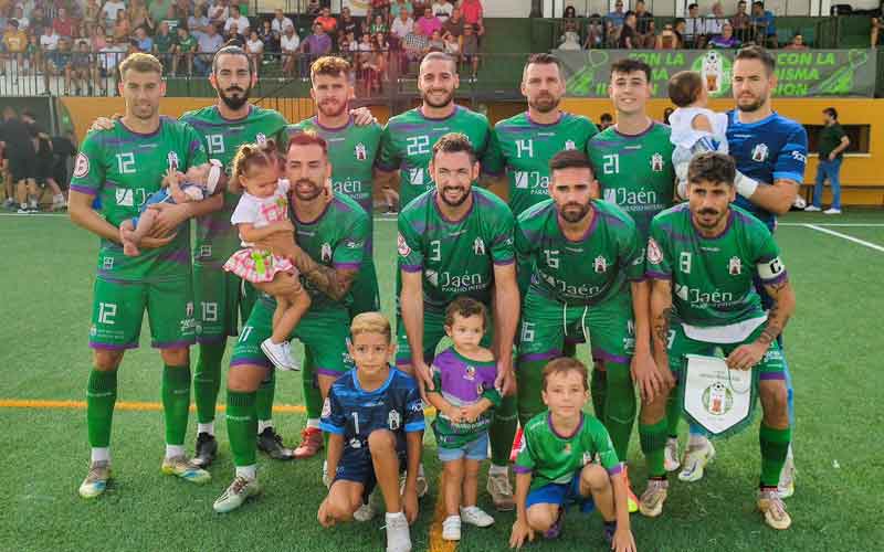 Iván Aguilar rescata un empate para el Mancha Real en el estreno en La Juventud