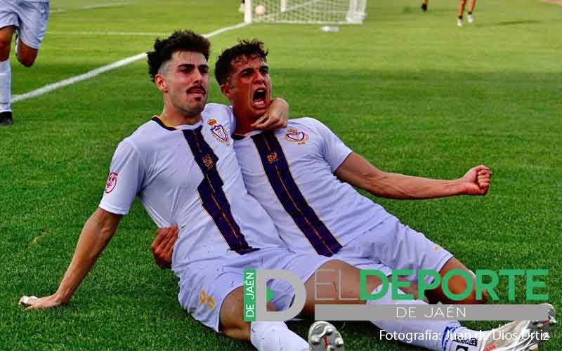 El Real Jaén brinda una victoria a su afición en su estreno como local