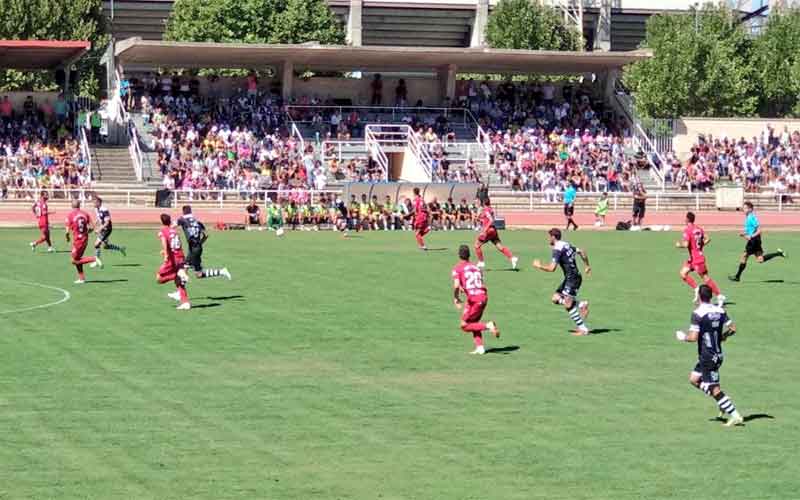 El Linares salva con un empate su partido ante Unionistas