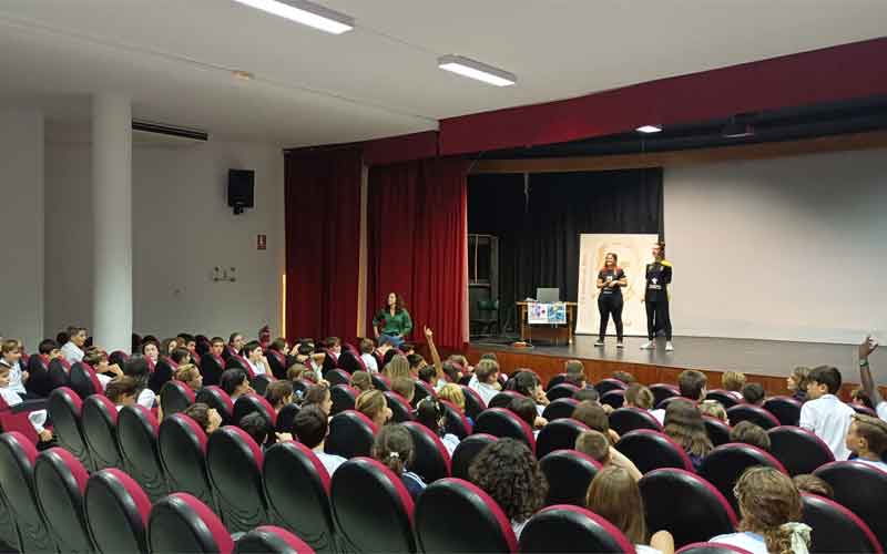 Escolares del Colegio Cristo Rey de Jaén conocen de cerca el tenis de mesa