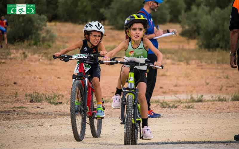 El Duatlón Cros de Menores ‘Villa de Navas’ reunió a más de 80 deportistas