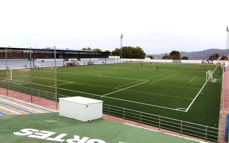 El estadio de fútbol de La Carolina estrenará nueva iluminación