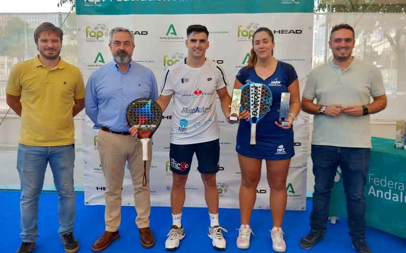 Laura Martínez, subcampeona de Andalucía de pádel mixto